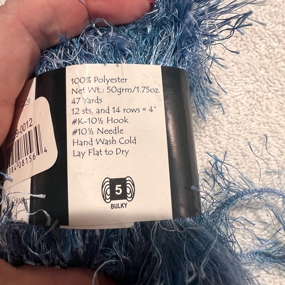 Department 71 Valerie Blue Eyelash Varigated Ombre Yarn 5 bulky 1.75oz 47 yards - Picture 5 of 5